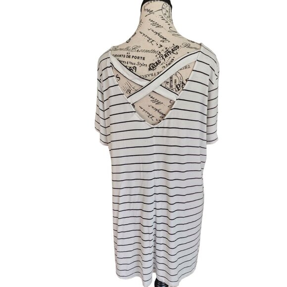 TORRID Top Women's Size 2XL Striped Short Sleeve - Picture 6 of 11